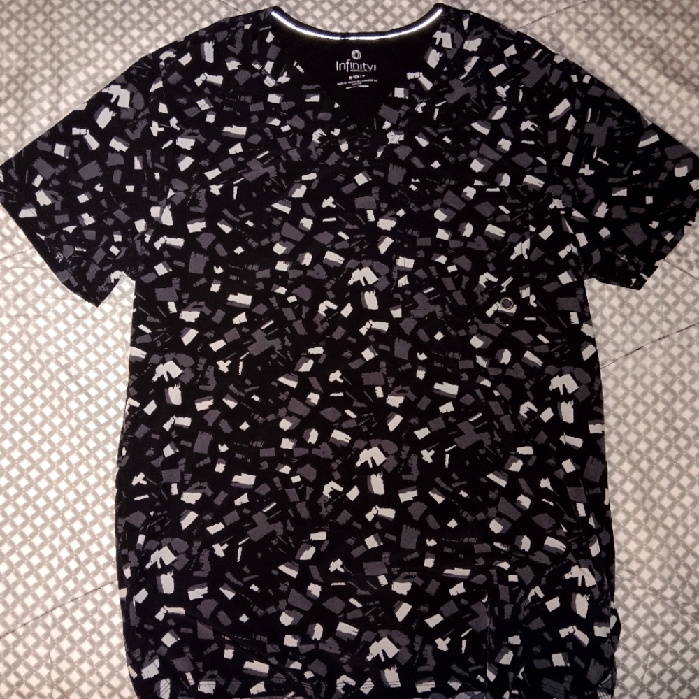 MENS CHEROKEE PATTERNED SCRUB TOP SIZE S